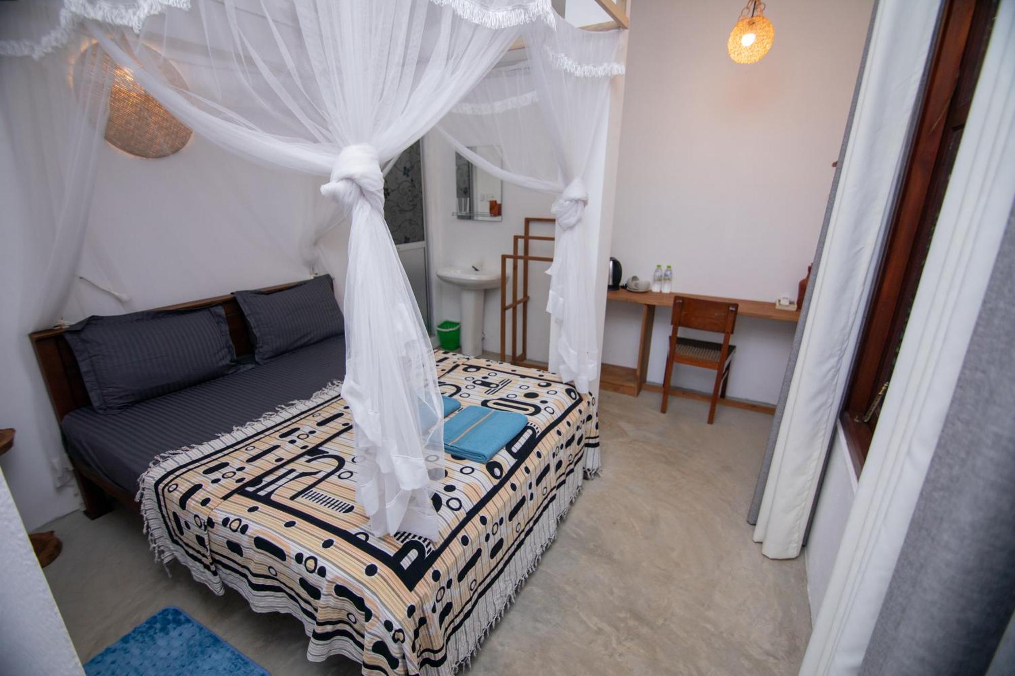 Light House Beach Home ماتارا الغرفة الصورة