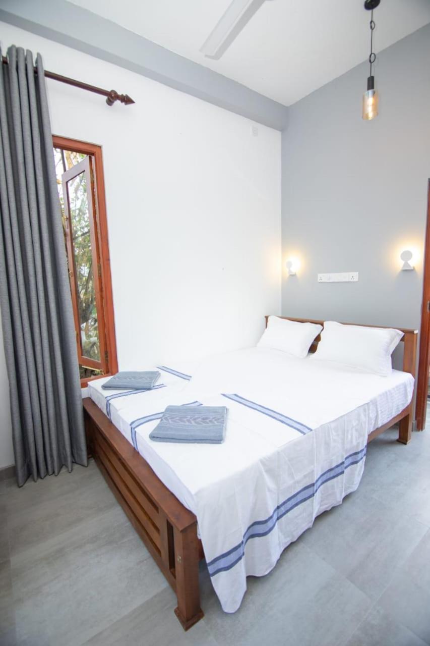 Light House Beach Home ماتارا الغرفة الصورة