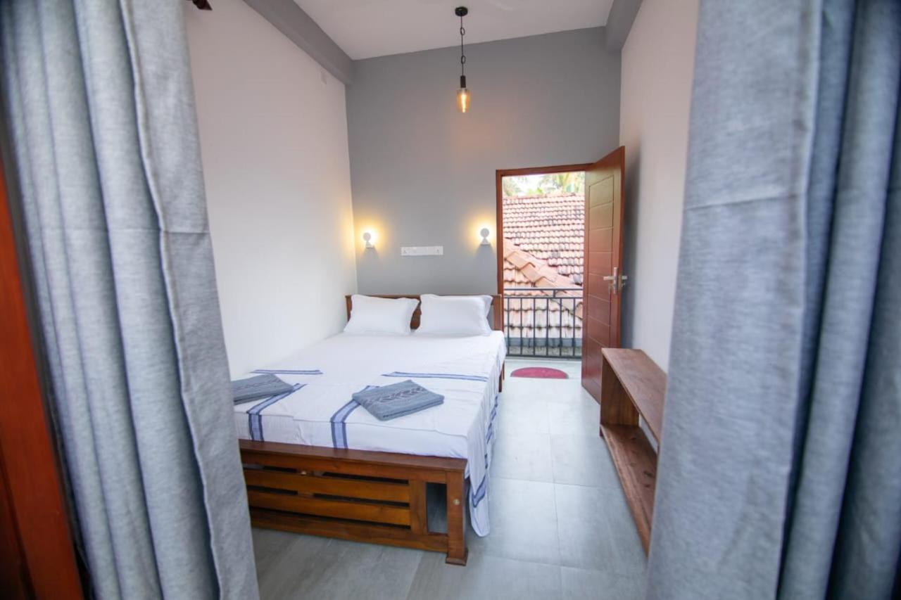 Light House Beach Home ماتارا الغرفة الصورة